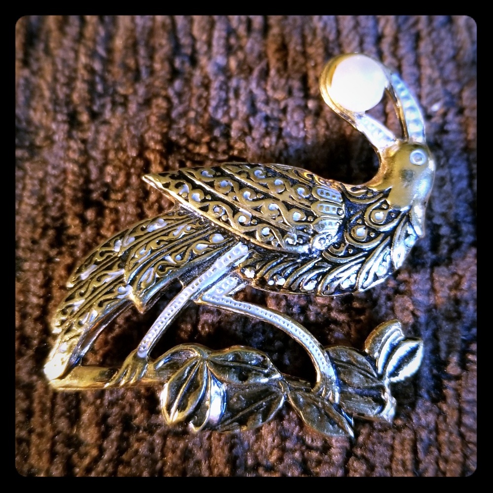 Vintage Bird Holding Pearl in Beak Brooch Pin